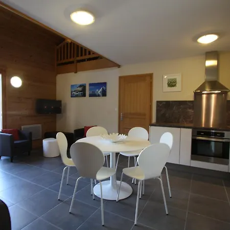 Aparthotel Les Lanchers In The Center Of