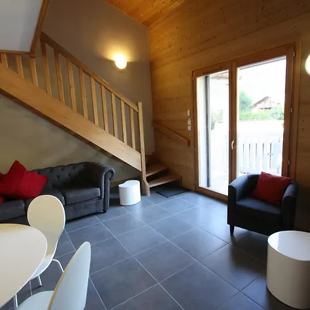 Les Lanchers In The Center Of 5*