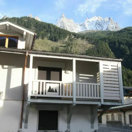Les Lanchers In The Center Of